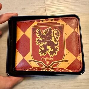 NIB Buckle-Down Men's Bi-fold Wallet - Gryffindor From Harry Potter Print